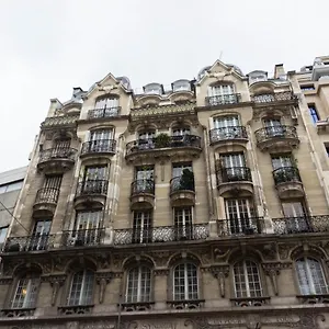 Marais Proche Du Theatre Renard Parigi